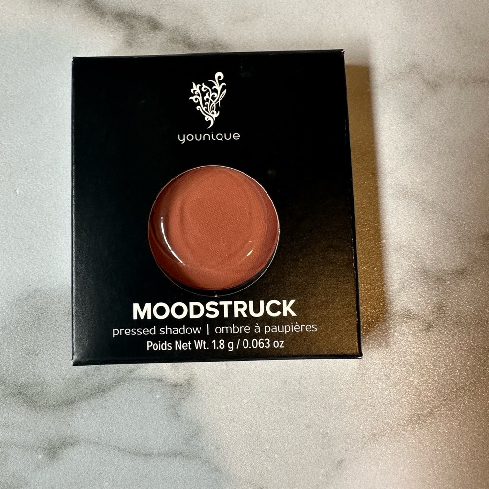 Younique Moodstruck pressed eye shadow in Impish